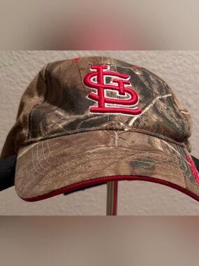 St. Louis Cardinals Camouflage Baseball Hat - Fan Favorite Brand